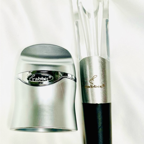 Rabbit aerate and preserve wine set in silver - Picture 2 of 3